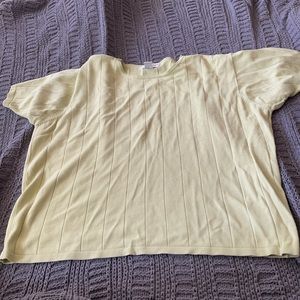 Short sleeved green sweater